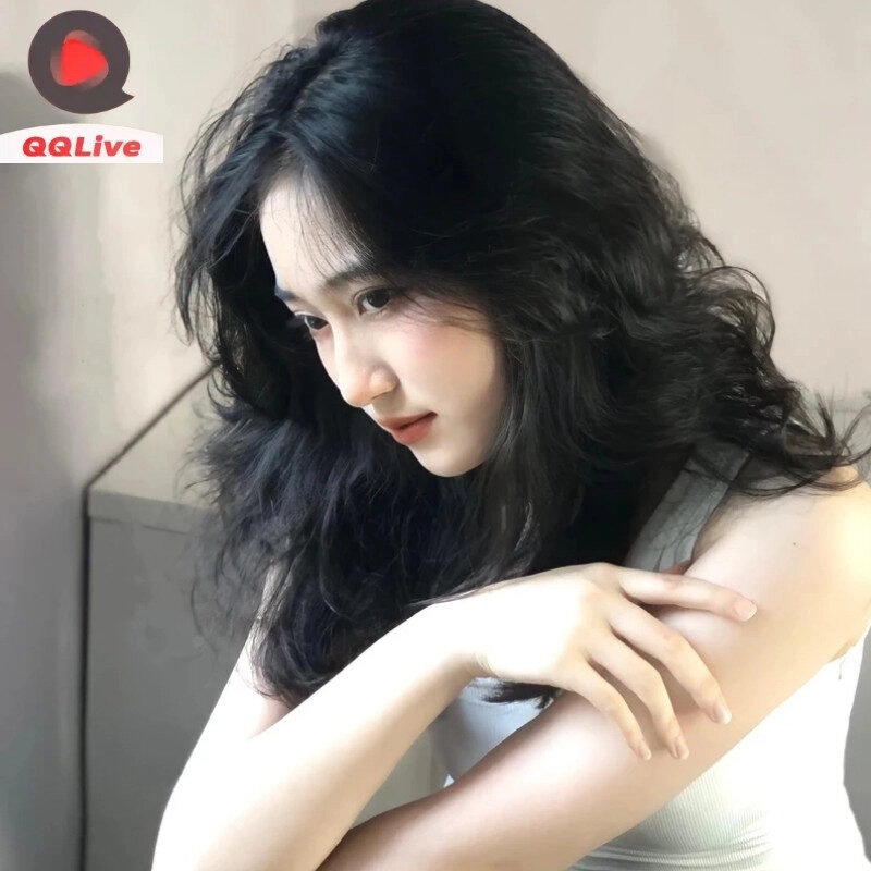 Gái mạng với thần thái nổi bật đầy cuốn hút.