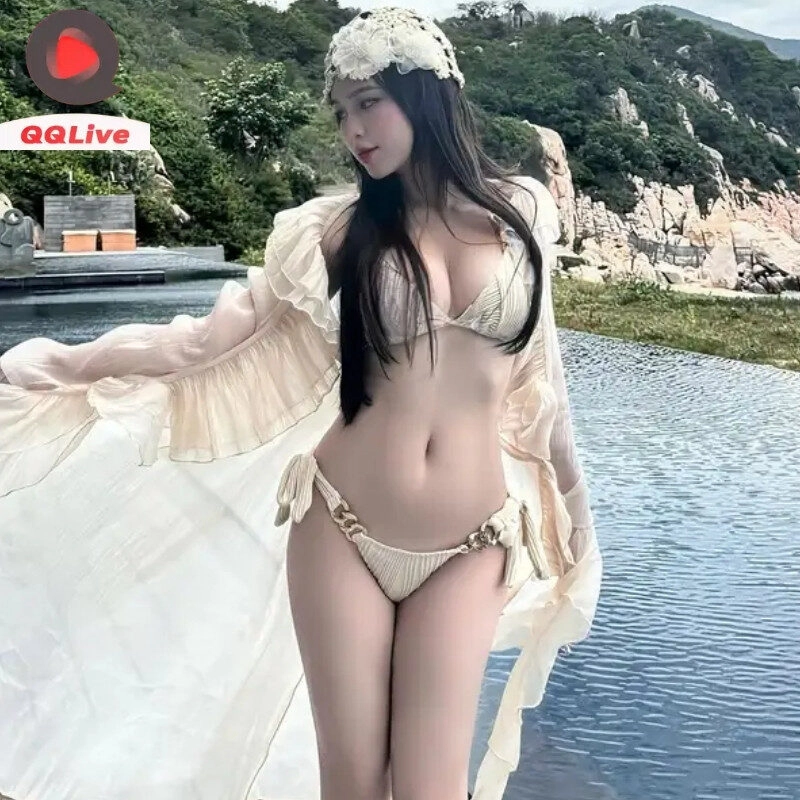 Gái sexy tạo dáng quyến rũ đầy mê hoặc.