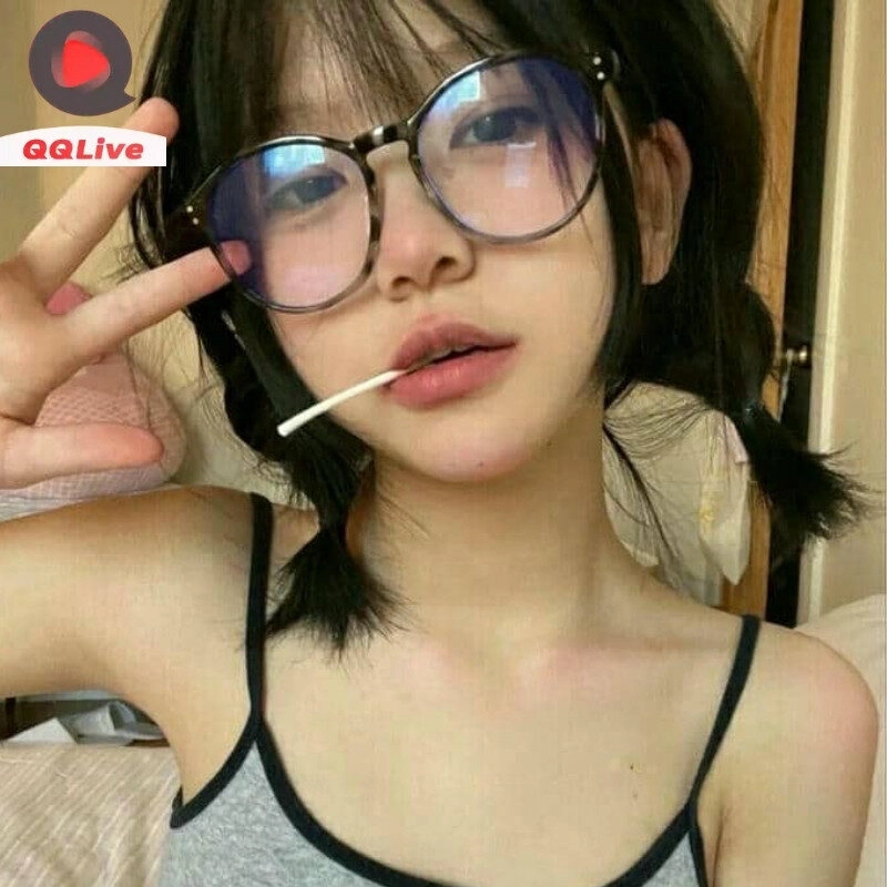 Vẻ đẹp trí thức đầy cuốn hút.