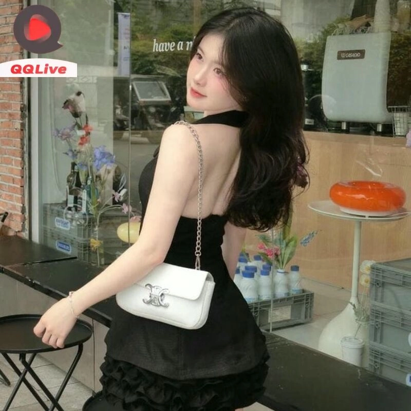 Gái Xinh Mặc Váy Ngắn – Vẻ Đẹp Nữ Tính Và Cuốn Hút Đầy Tinh Tế