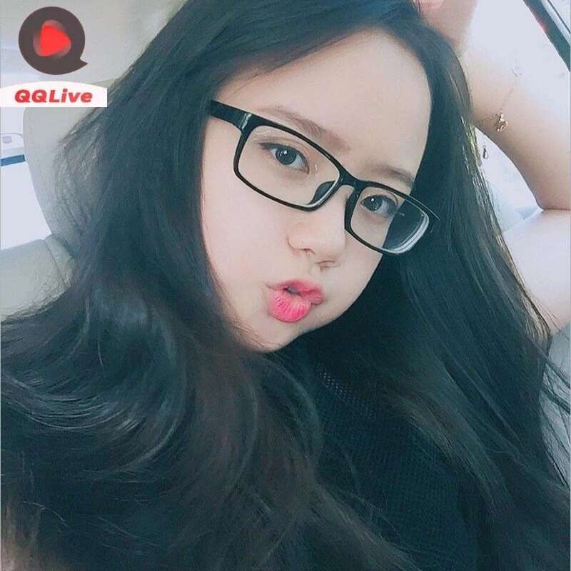 Vẻ đẹp nhẹ nhàng, trí tuệ đầy cuốn hút.