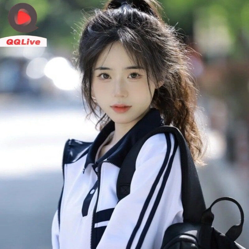 Gương mặt khả ái, vẻ đẹp chuẩn Á Đông.