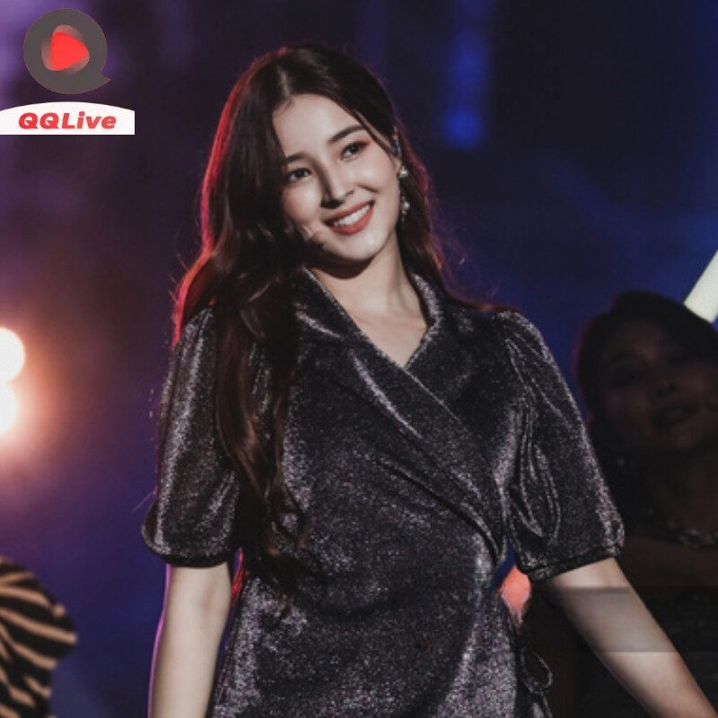 Nụ cười tỏa nắng làm say lòng fan.