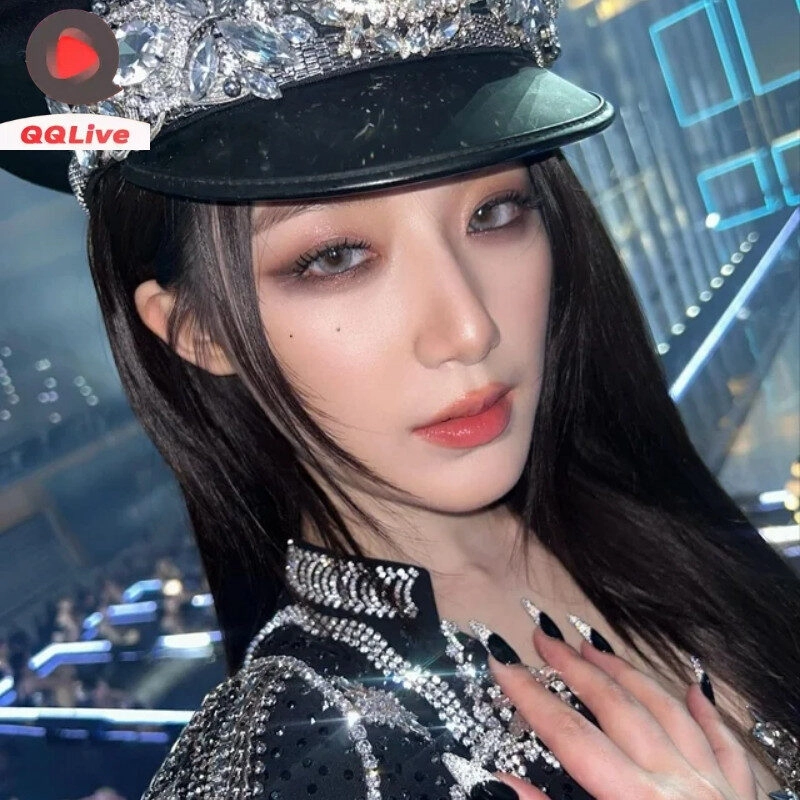 Shuhua nhẹ nhàng với thần thái chuẩn nàng thơ