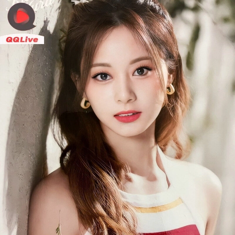 Nụ cười nhẹ nhàng đầy cuốn hút
